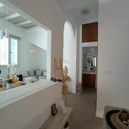 Nian Cycladic Ermoúpoli